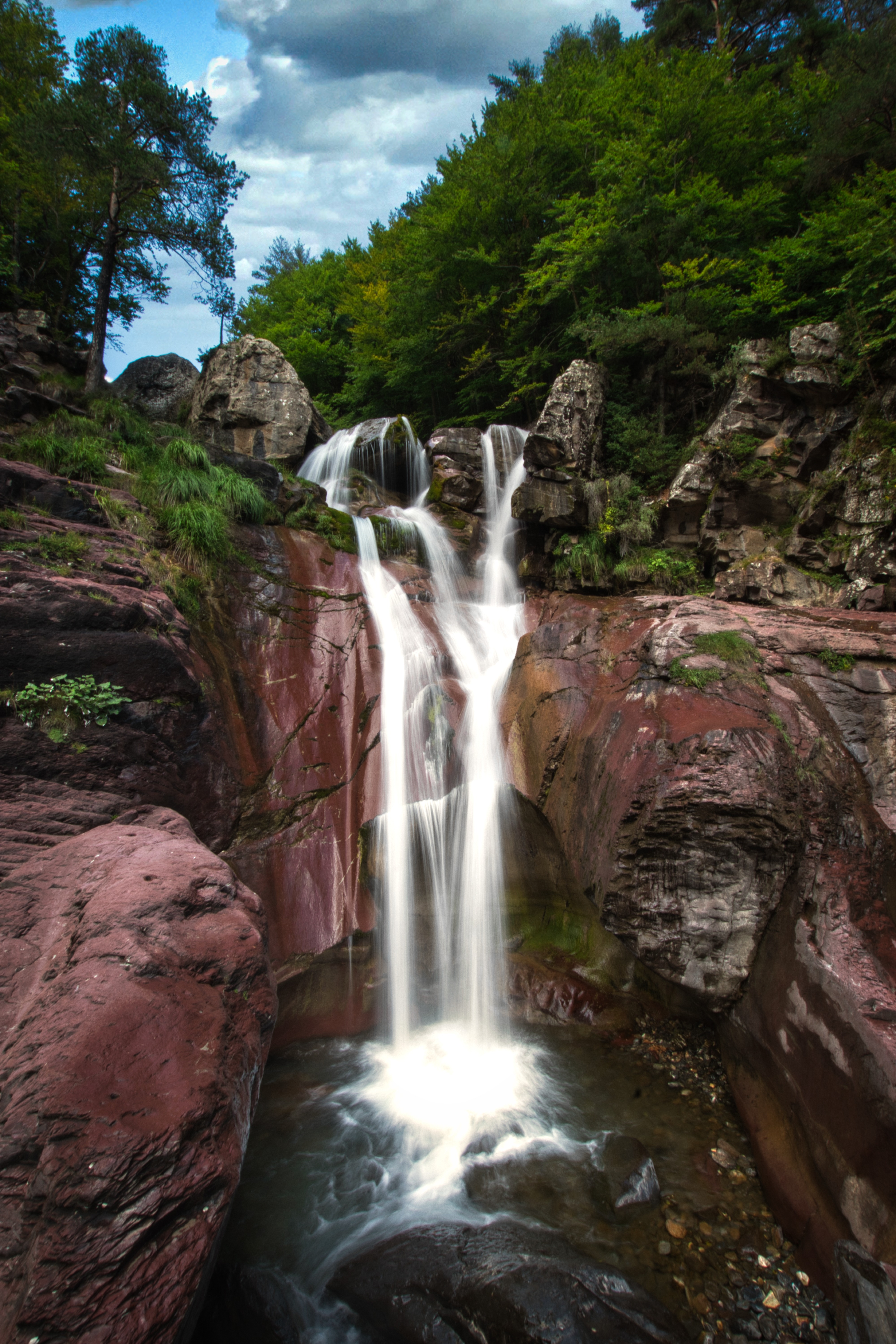 Red sandstone waterfall, Valle de Pineta